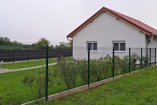 Napsugár Wellness Apartman - Főépület és udvar